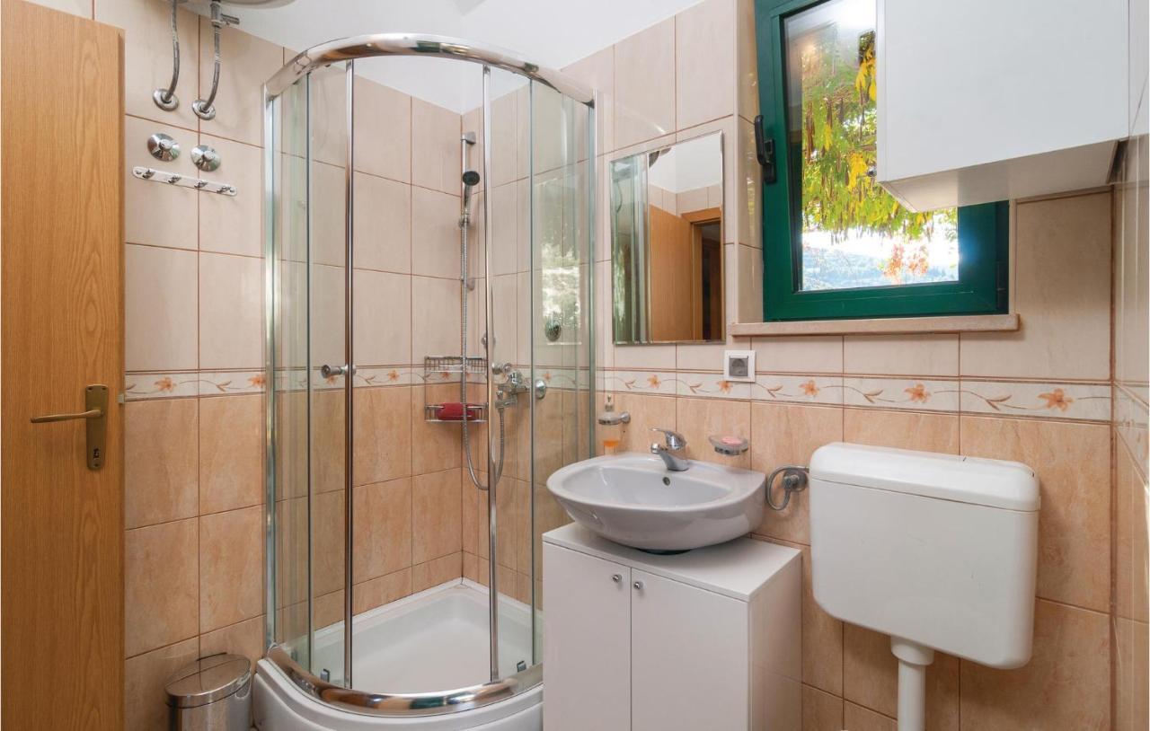 1 Bedroom Awesome Home In Postira Ngoại thất bức ảnh